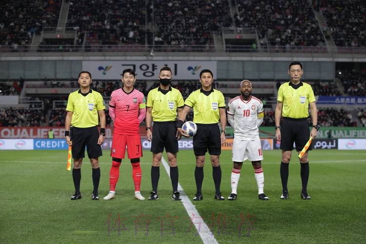 中国裁判组启程前往多哈 准备执法卡塔尔世界杯 中国裁判组启程前往多哈 准备执法卡塔尔世界杯